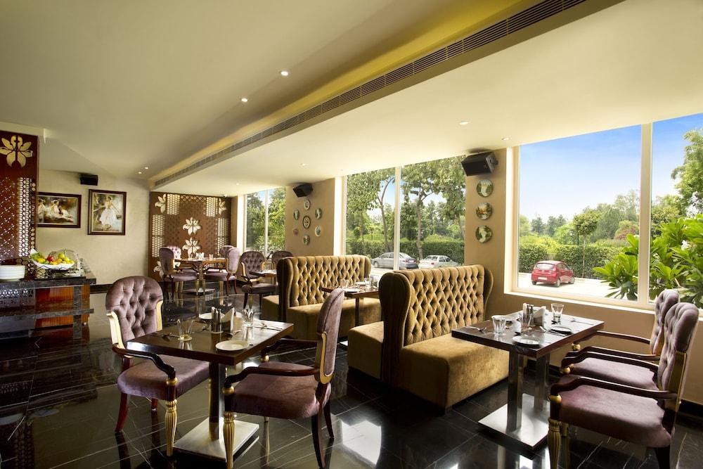 Atrio By Devam Hotel Gurgaon Eksteriør billede