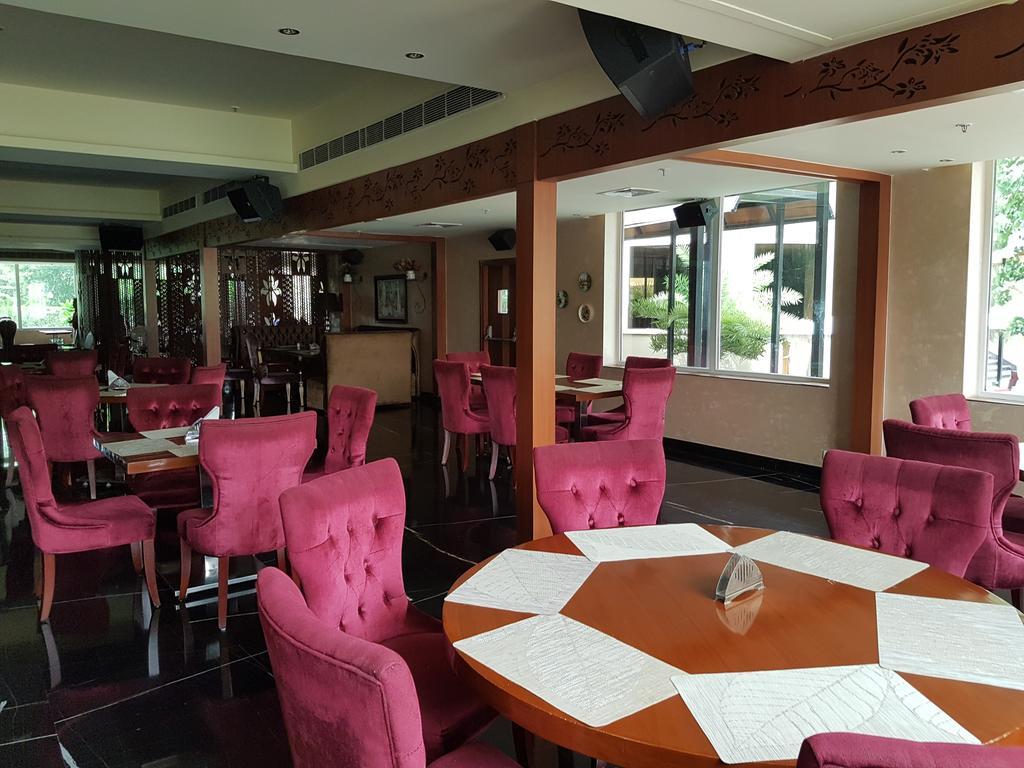 Atrio By Devam Hotel Gurgaon Eksteriør billede