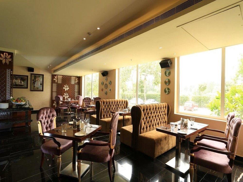 Atrio By Devam Hotel Gurgaon Eksteriør billede